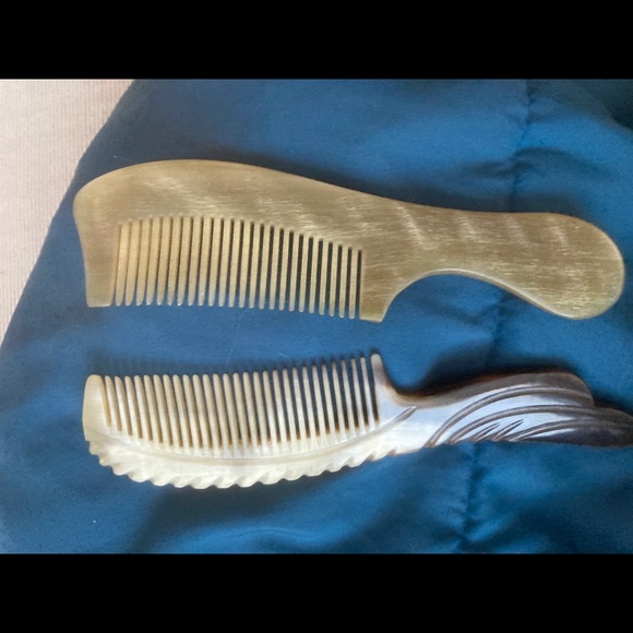 pair of pocket combs - faux stone? - Picture 1 of 3